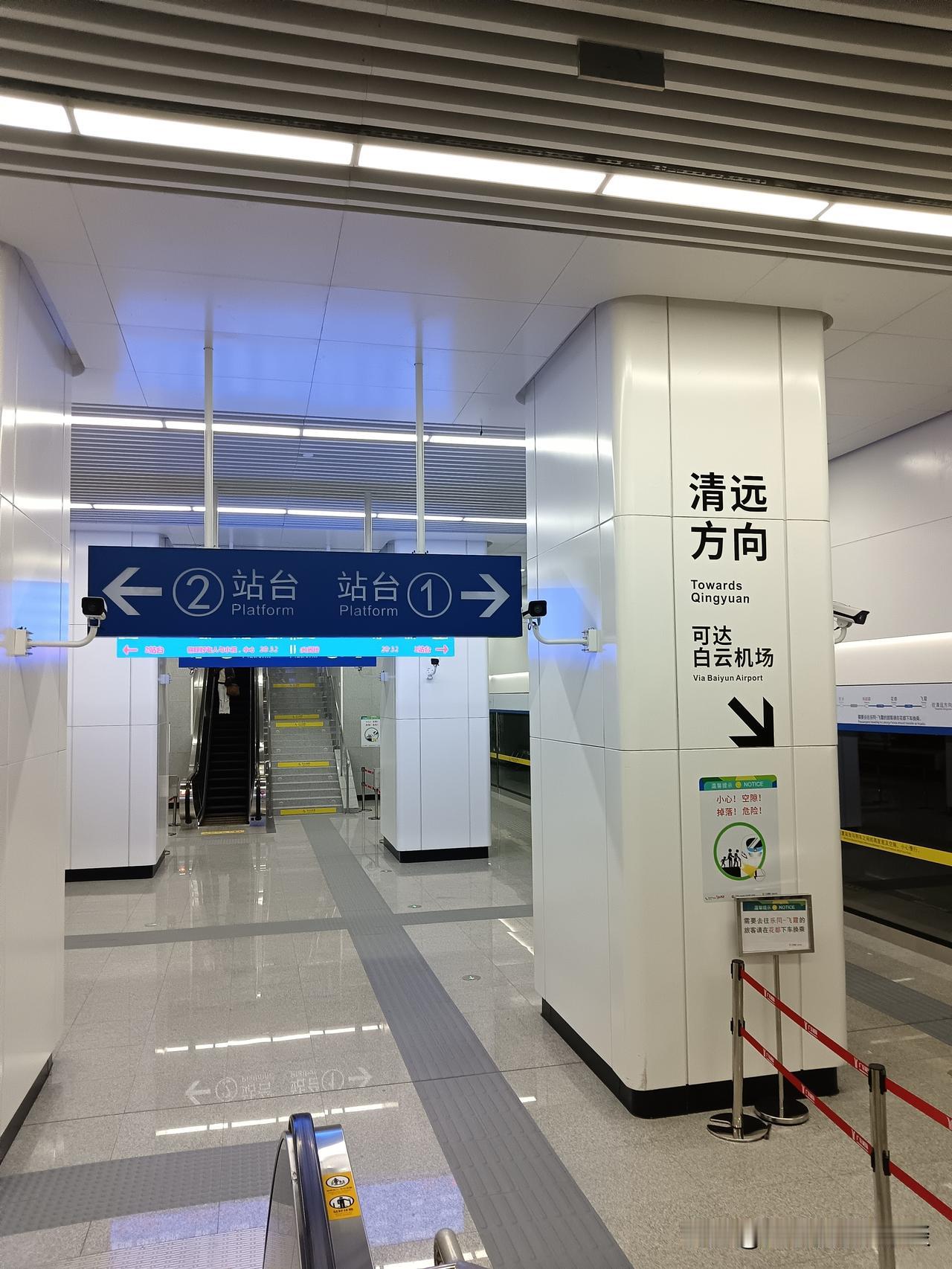 广东城轨的上座率着实低得可怜，实在是一种浪费。这是一个周末，正值出行高峰时段，在