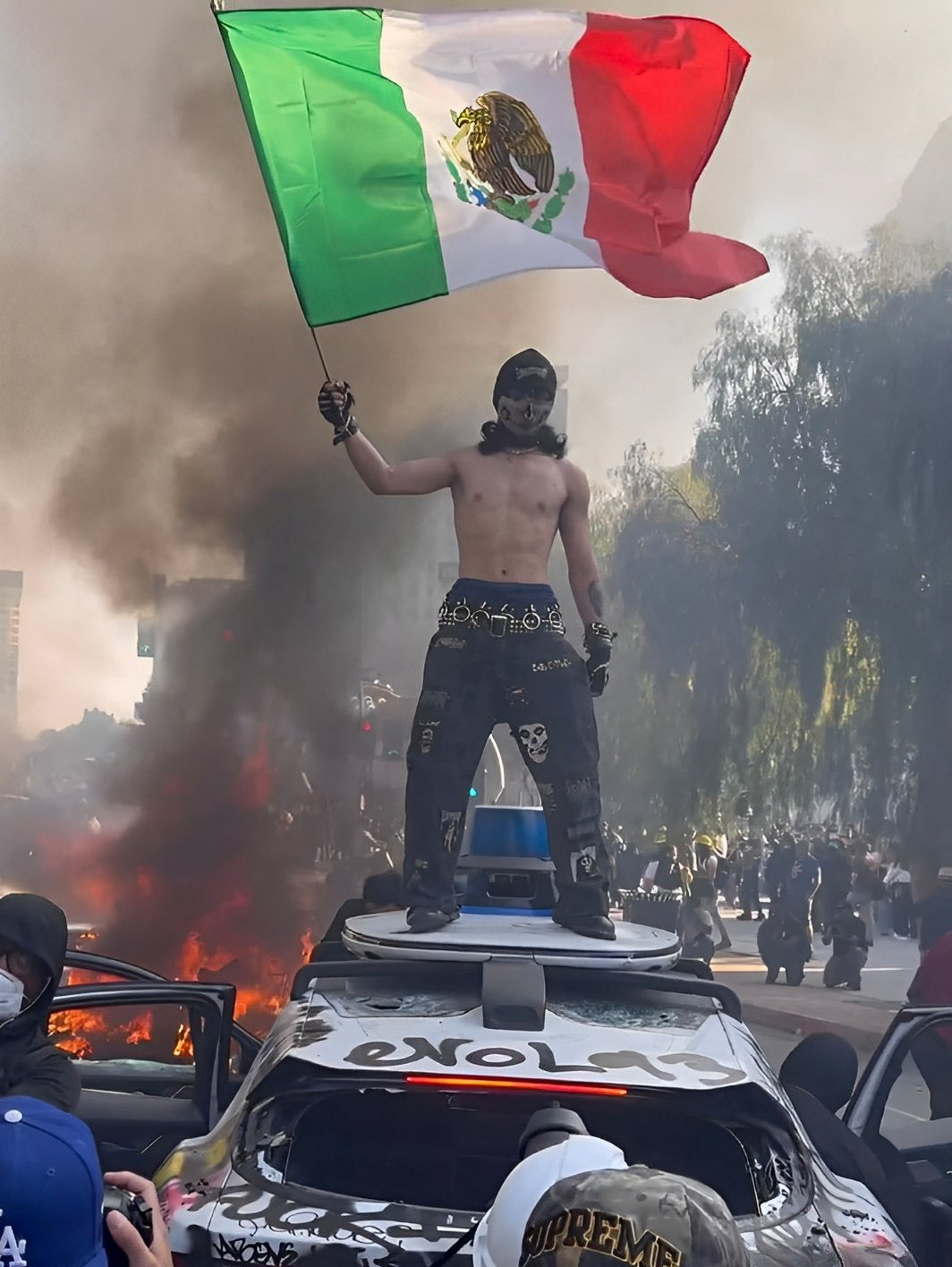 移民抗议玩砸了变成了反面教材美国洛杉矶街头，一场本该表达