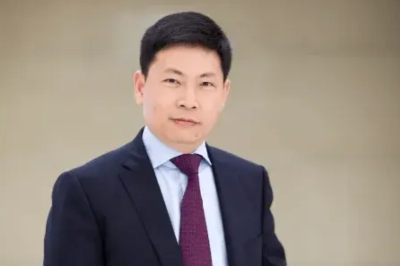 余承东绝对是人间清醒。作为打工仔，余承东非常清晰的认清自己的一切成就来源于平台的