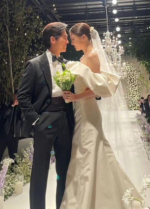 南宫珉当爸据韩媒，南宫珉老婆陈雅凛怀孕。相关人士透露，雅凛目前处于怀孕后期，即