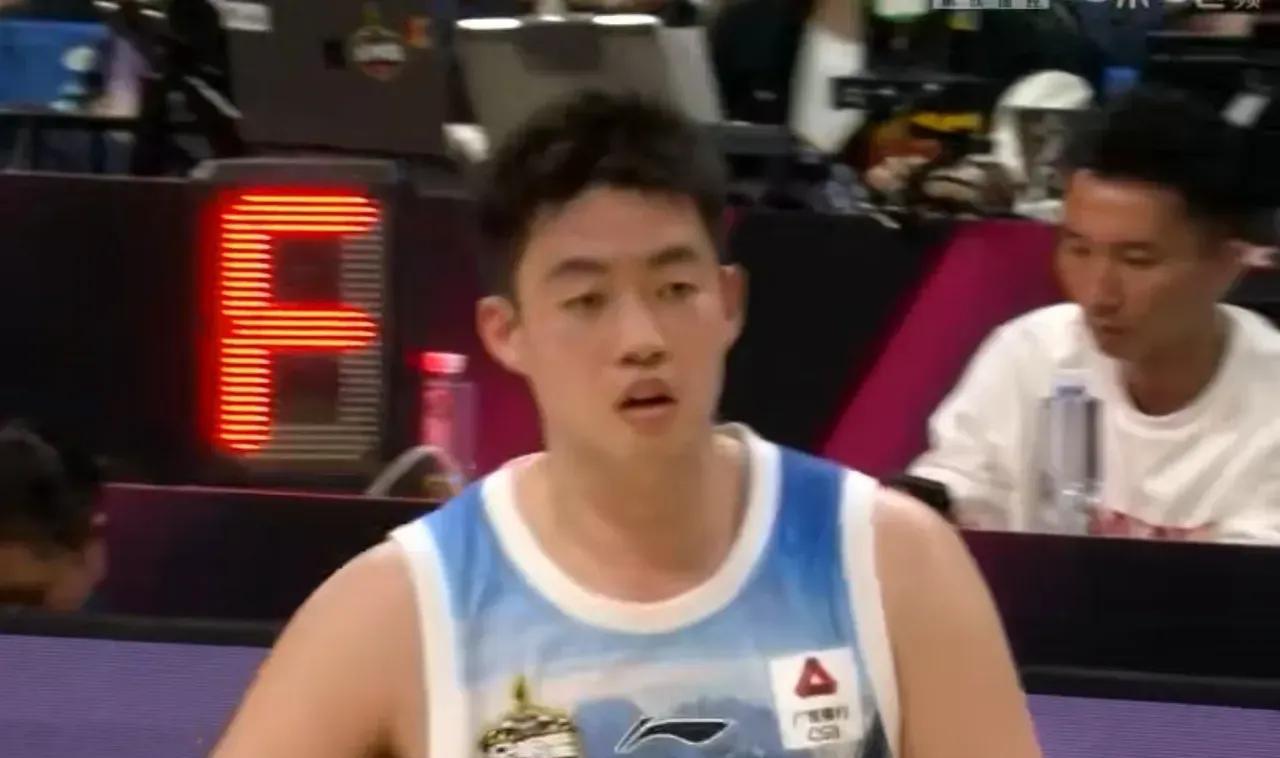 今年夏天辽宁男篮补强阵容第一选择：李苑鑫作为北京大学的内线核心，三月的CBA星