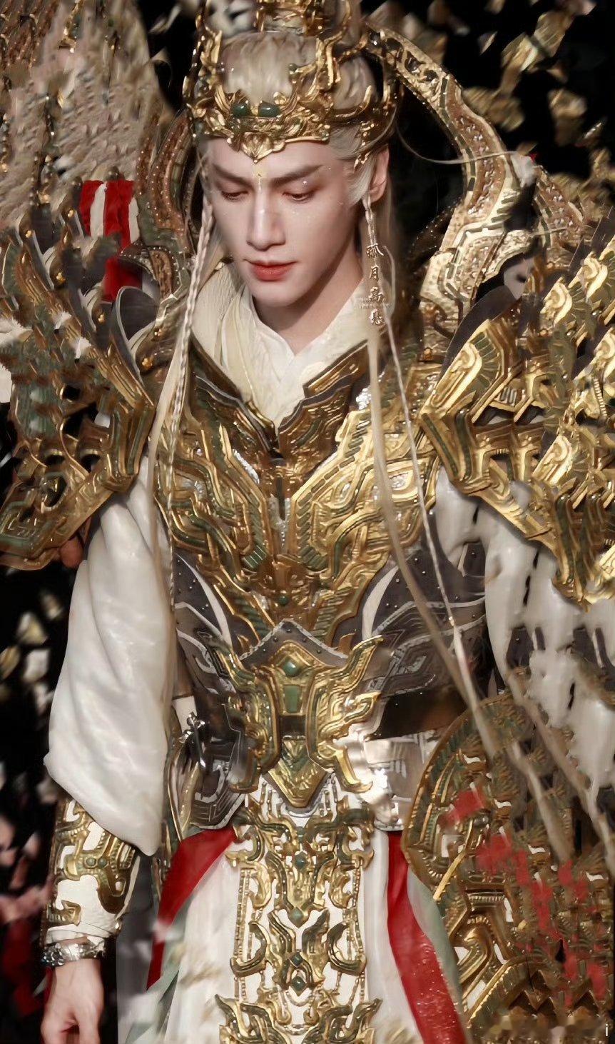 罗云熙这是建模脸实锤了吧！前两张图不说是角色我以为是游戏人物皮肤