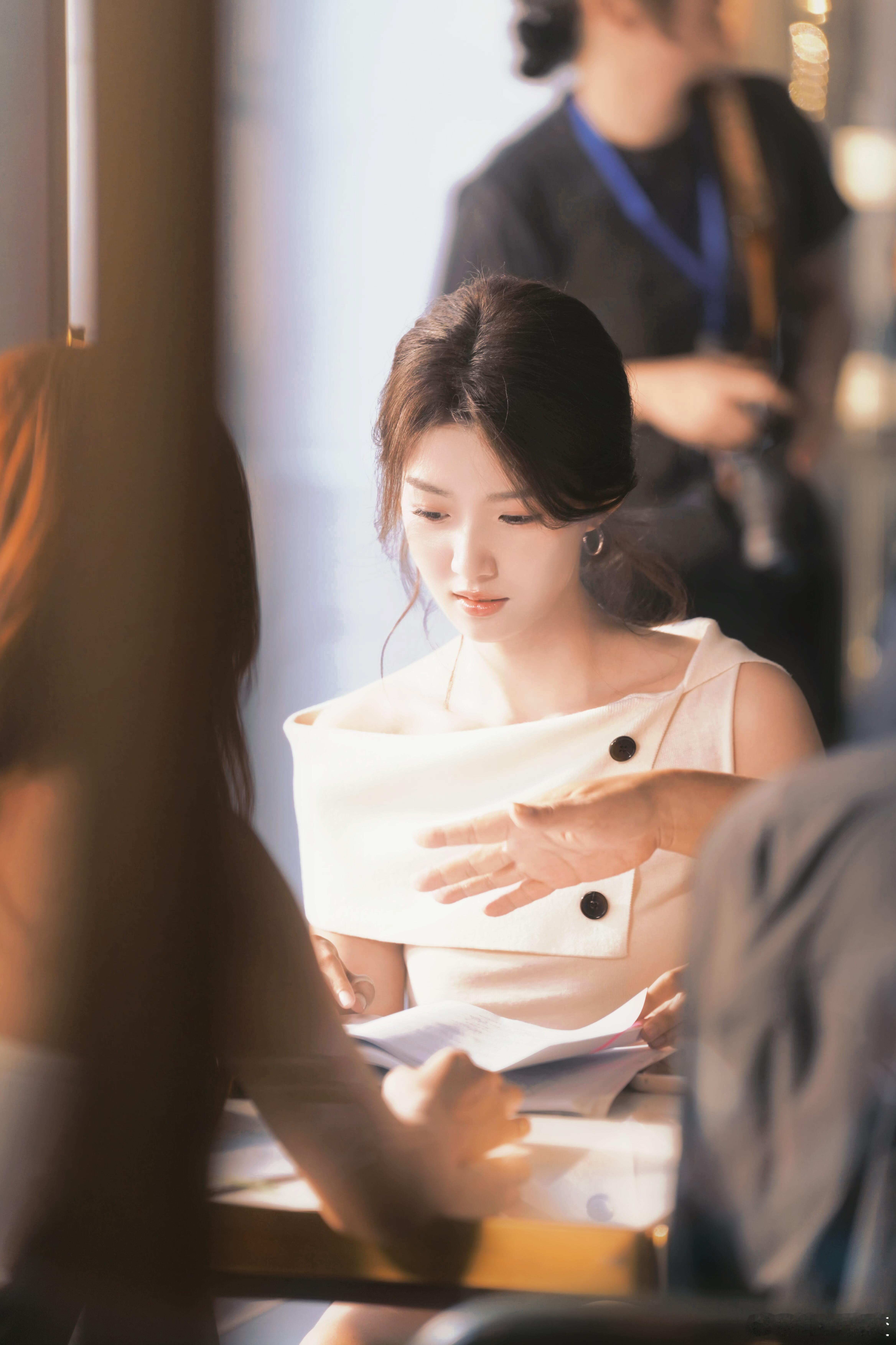 好久没在内娱现偶看到这么好看适配的妆造了卢昱晓太漂亮了…卢昱晓｜