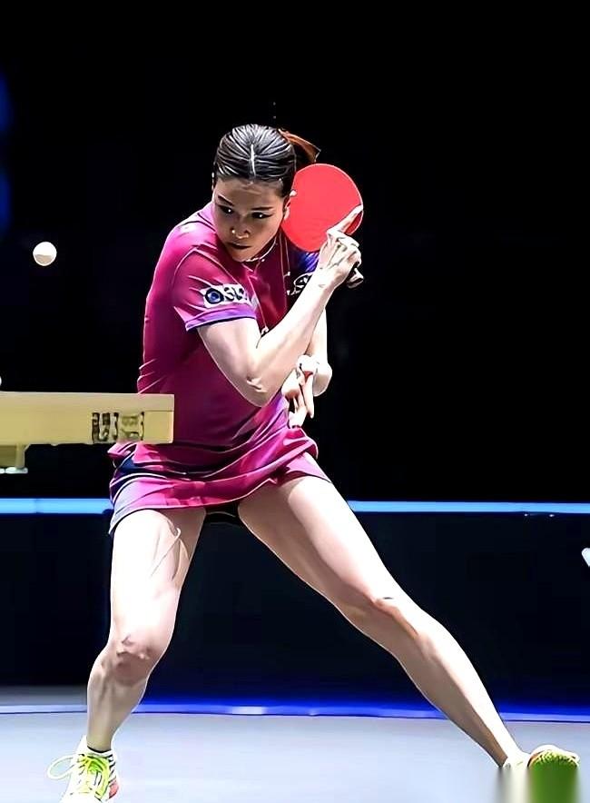 谈到日本女乒的桥本帆乃香，大家的注意力往往不在她的比分上，而是在她那身被称为“钢