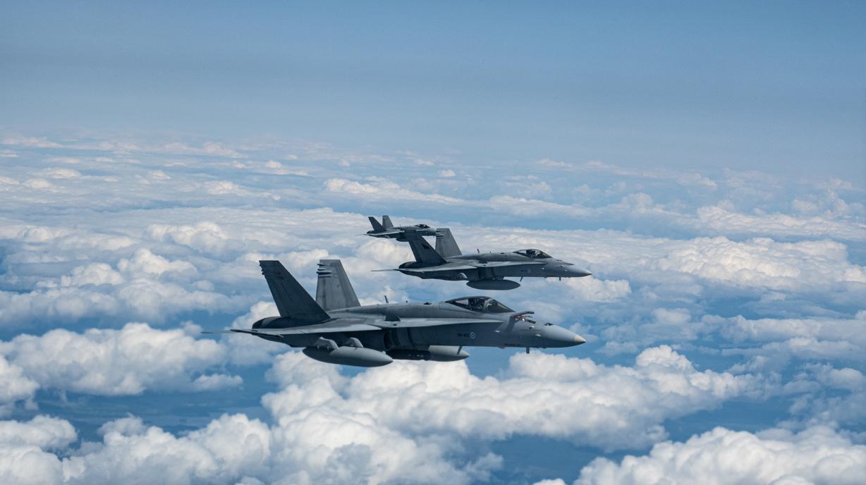 美国空军进入乌克兰，执行空中保护任务，收费100亿美元！F-35隐身战机巡逻乌克