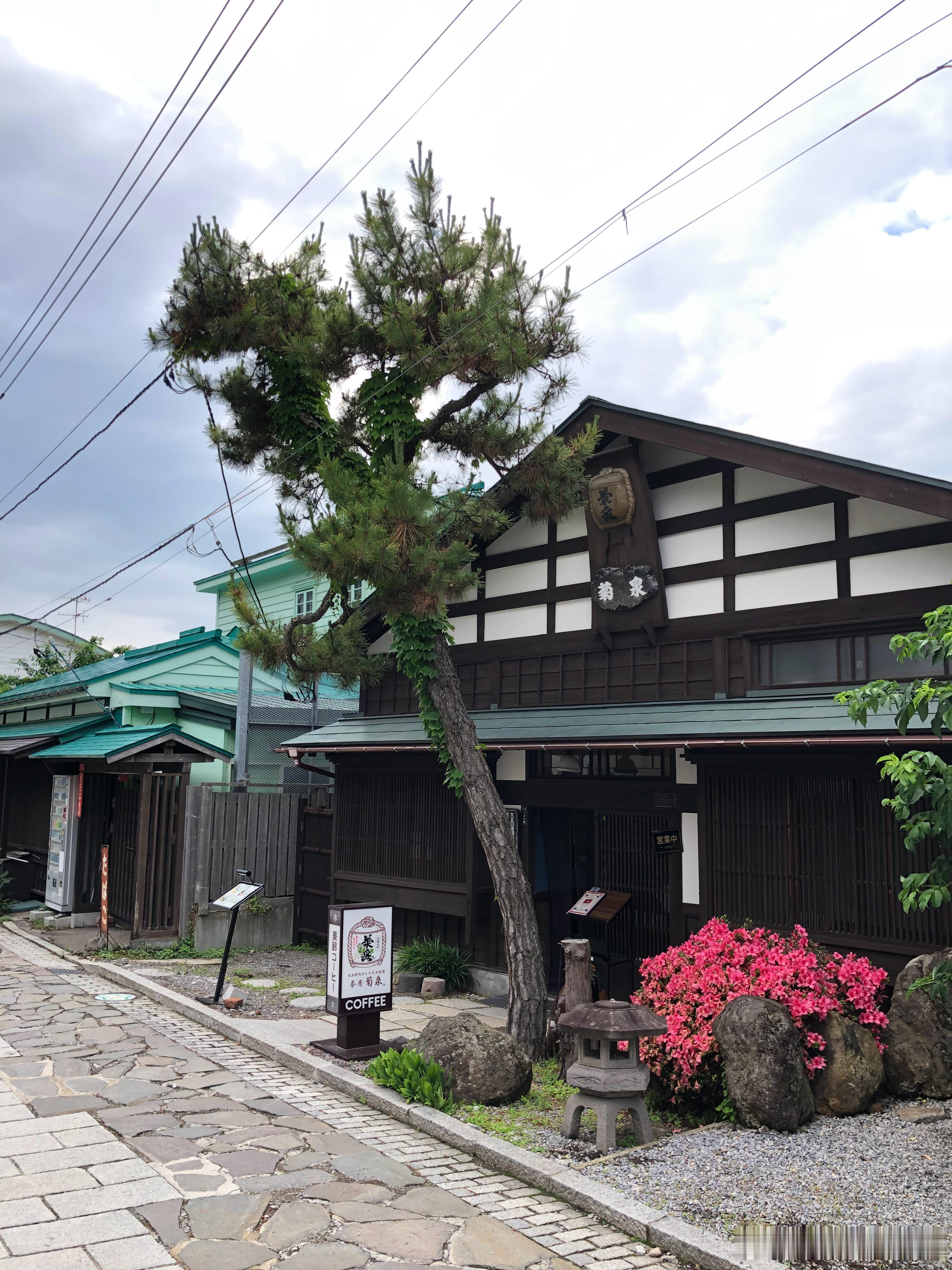 在路上传统建筑营造出历史氛围旅行见闻​​​