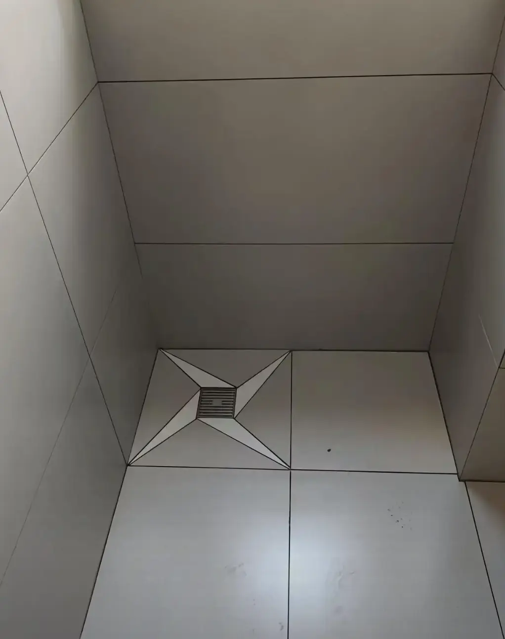 你觉得这两个地漏，哪个好看？