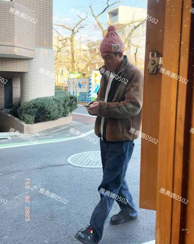 日本代官山偶遇陈冠希，本人个子不高老了很多长得也不帅，不酷不拽没有架子，性格蛮随