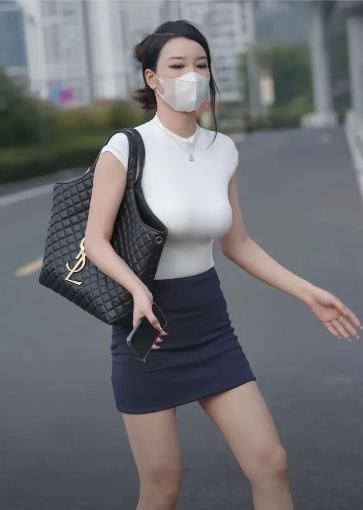 为什么很多大美女天天不上班，还一身名牌