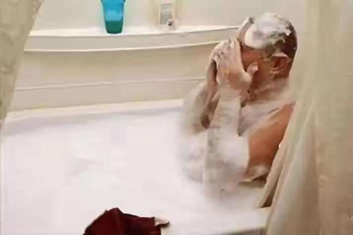 冬天到底多久洗一次澡？——一场关于“体面”与“生存”的南北拉锯战1.先抛结