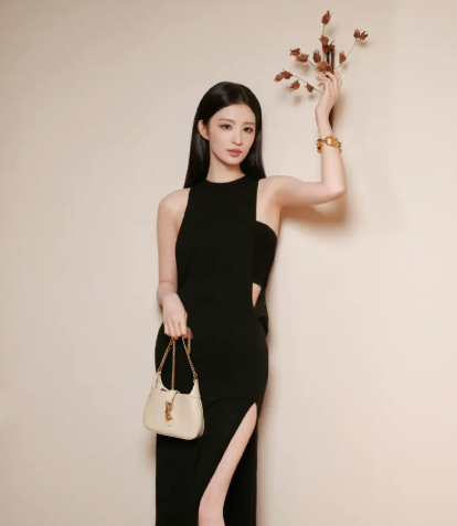 王楚然黑色开衩长裙造型冷艳酷飒尽显婀娜身材