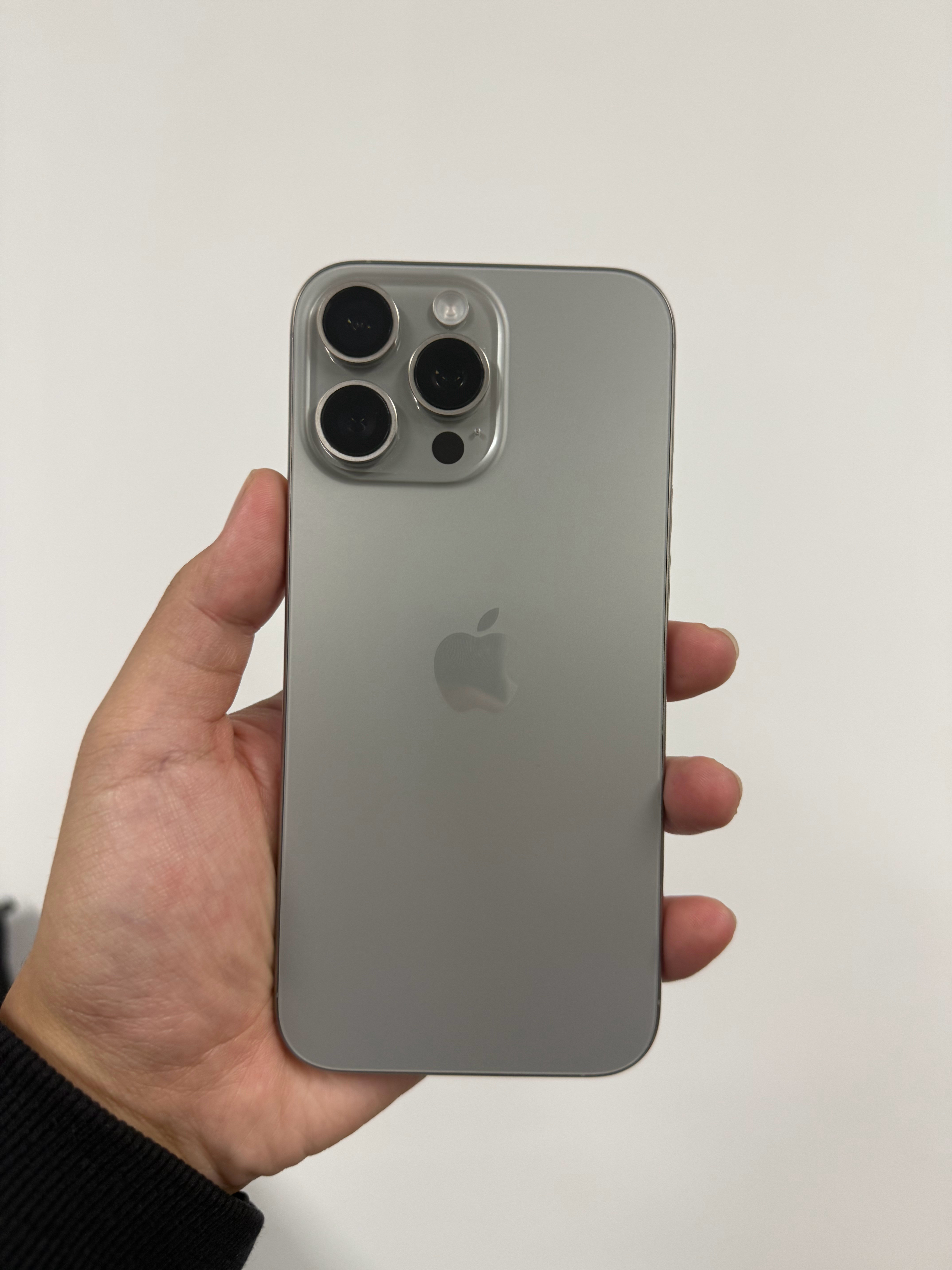 新到一台稀缺100电iPhone16ProMax国行512G原色在保