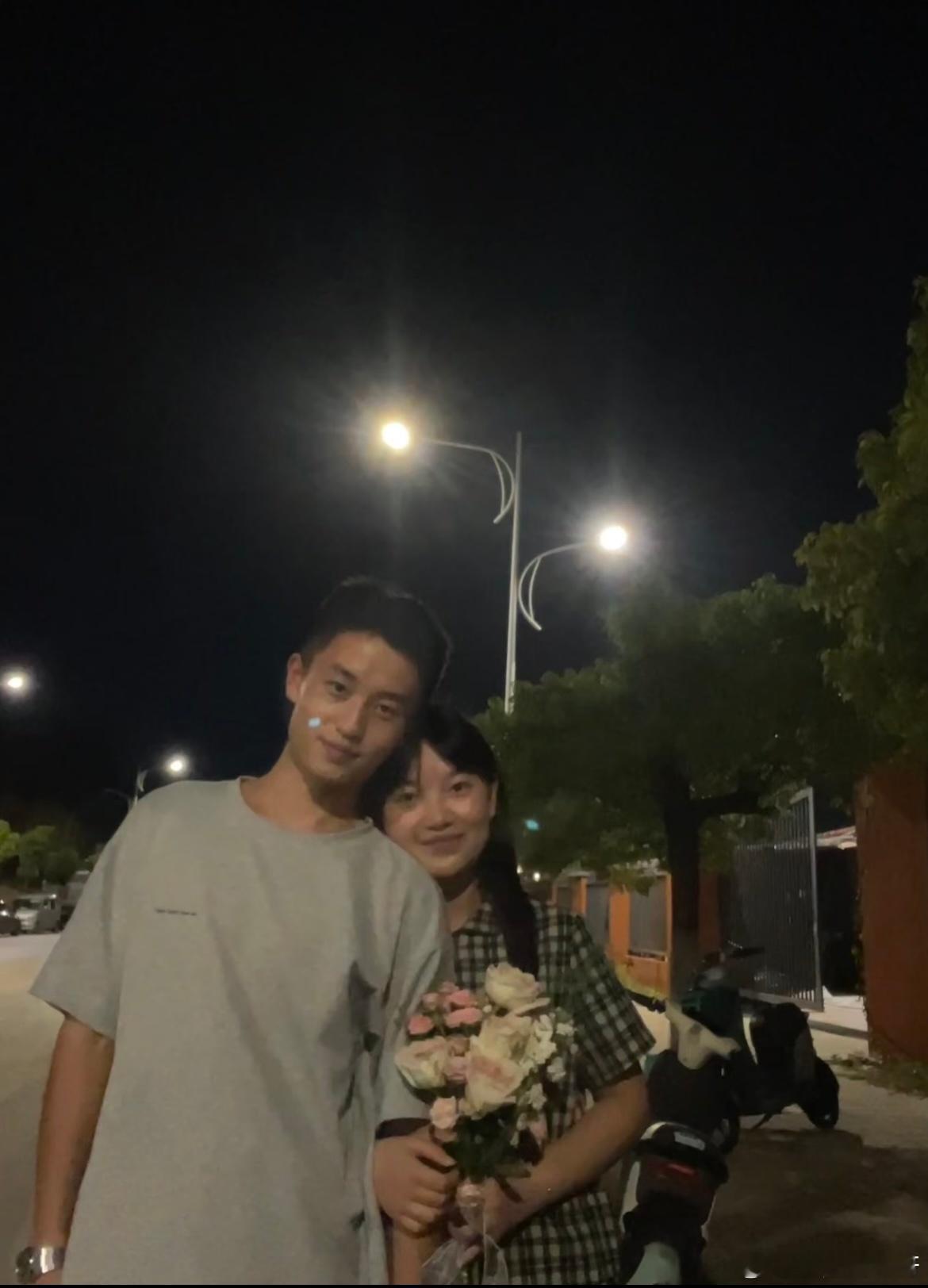 和最最喜欢的男生谈恋爱了​​​