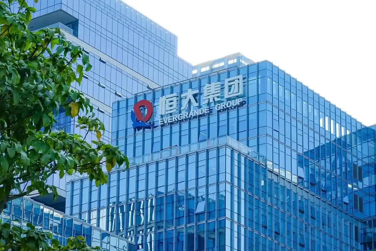 你敢信吗？面对2.4万亿烂账，曾恨不得生吞活剥恒大的债主们，如今竟奇迹般“安静