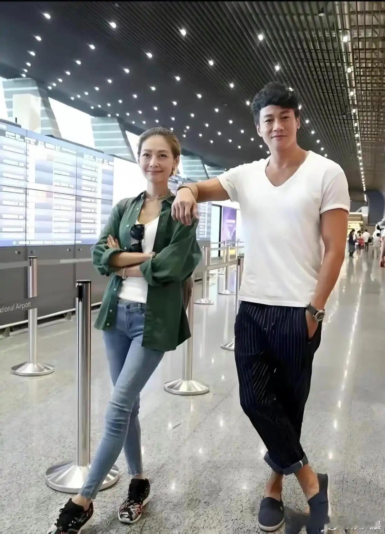 何润东的择偶眼光太绝了！老婆不仅颜值出众，气质也超加分，难怪两人相处得这么甜蜜～