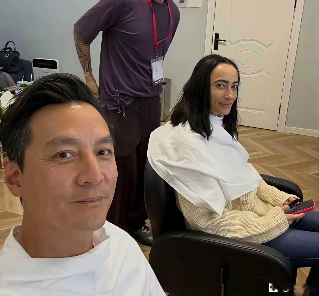 吴彦祖晒出一张与他老婆的图片，外国人真是不抗老啊谁懂吴彦祖晒夫妻合照的大胆！近