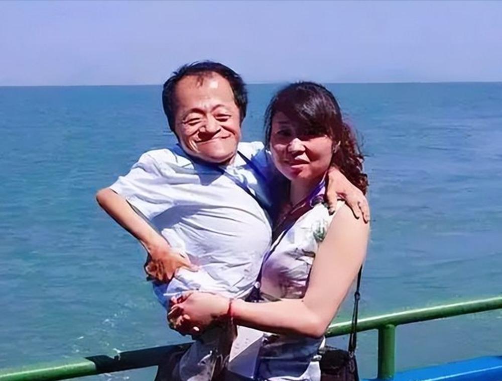 2001年，四川美女工程师，不顾家人反对，放弃铁饭碗工作，硬要嫁给身高只有70厘