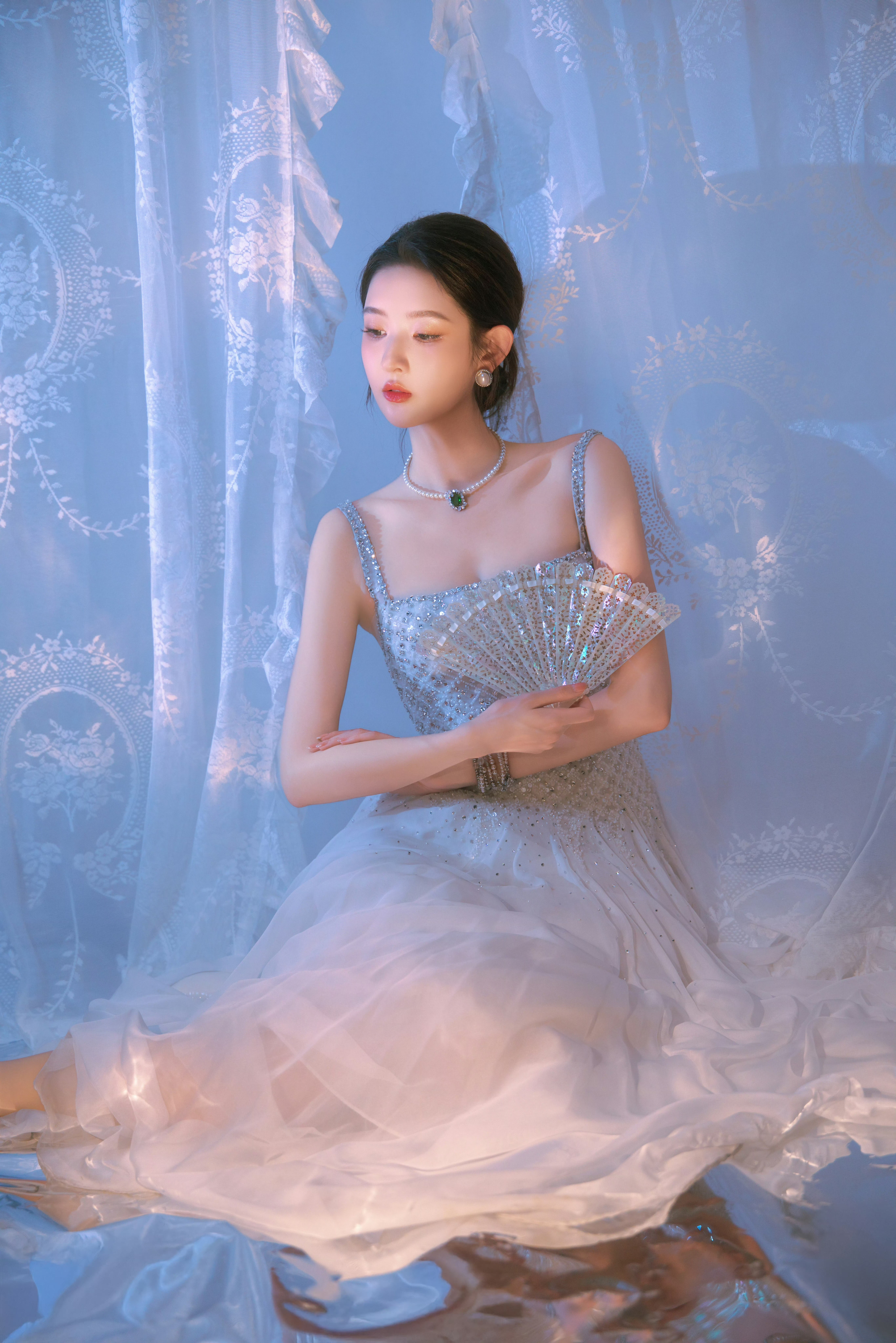 MOHCelebrity|王玉雯王玉雯佩戴MOH「四时风物」系列绿水晶珍