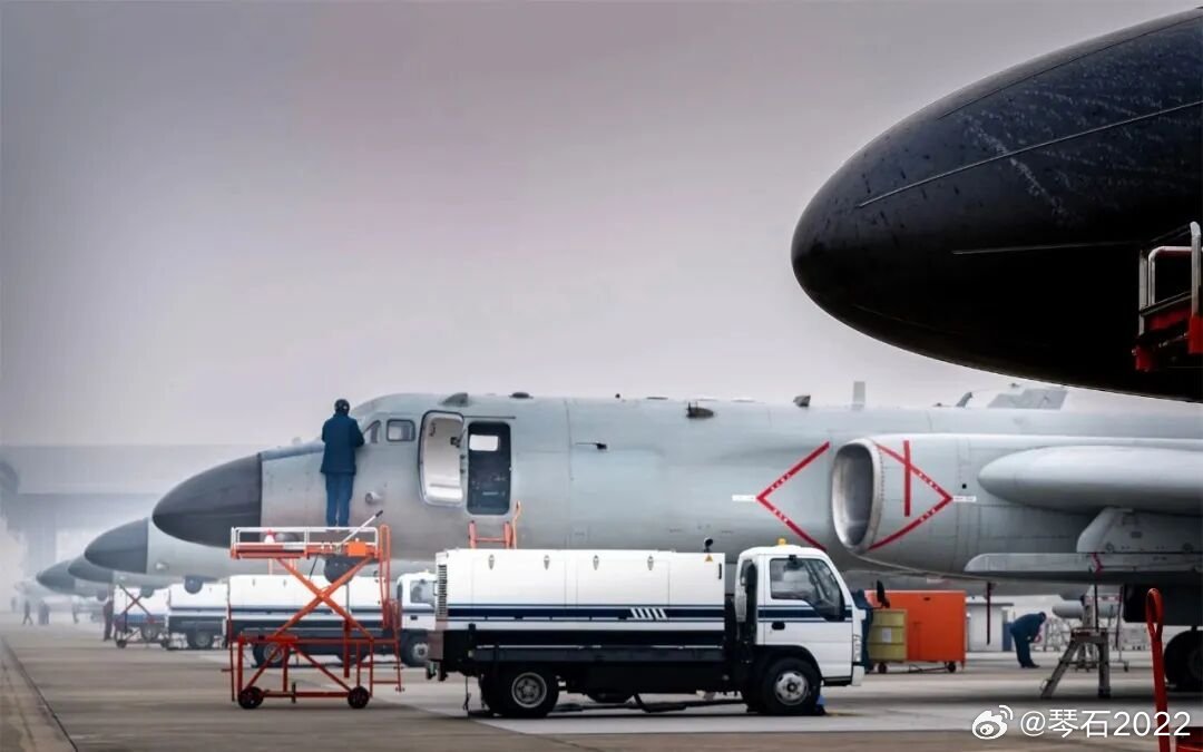 6️⃣爷挺牛的改成加油6J，运20油保障，带JL-1弹就很不错！中国空中力量烽火