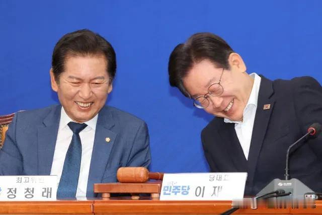 韩国总统李在明前天与共同民主党党首郑清来共进晚餐，澄清两人并于分歧，但是21日李