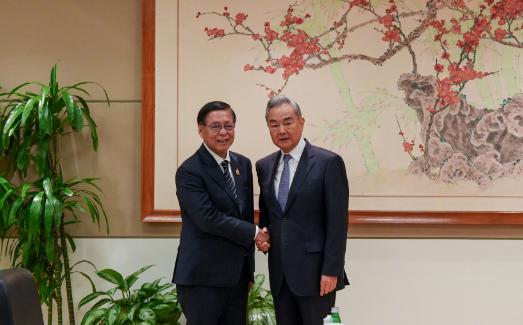 泰国答应中国了！5月26日，王毅在主持安理会高级别会议的间隙，悄悄会见了一个