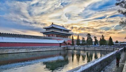 在北京乃至全国师范类院校里，地位相当稳——首都师范大学。学校在北京市海淀区西三