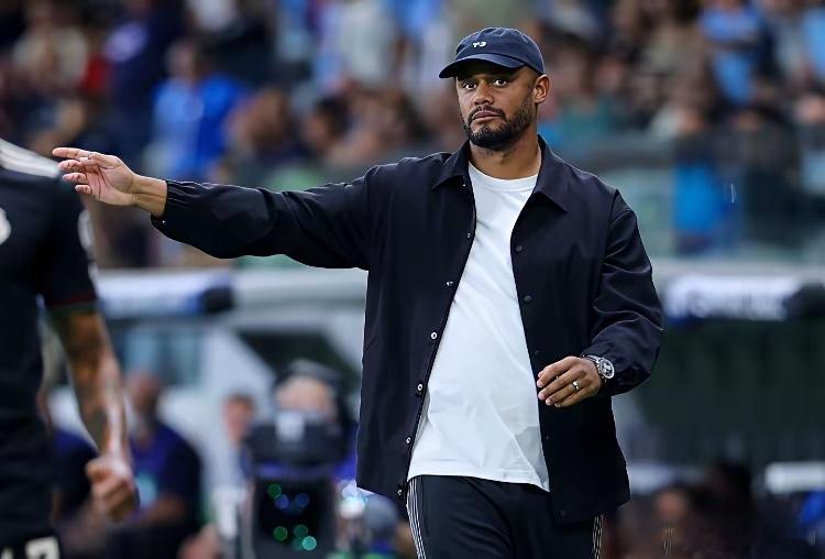 帅！10人拜仁2-1巴黎！孔帕尼带队16连胜开局，谁能做他的终结者？世俱杯0-2