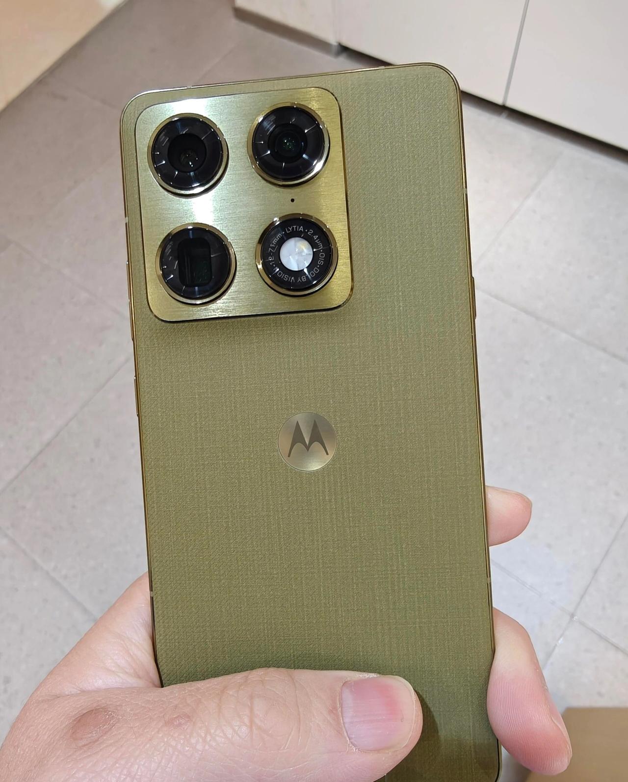 联想MotoX70AirPro上手体验,小编说说真实感受联想也跟三星S25