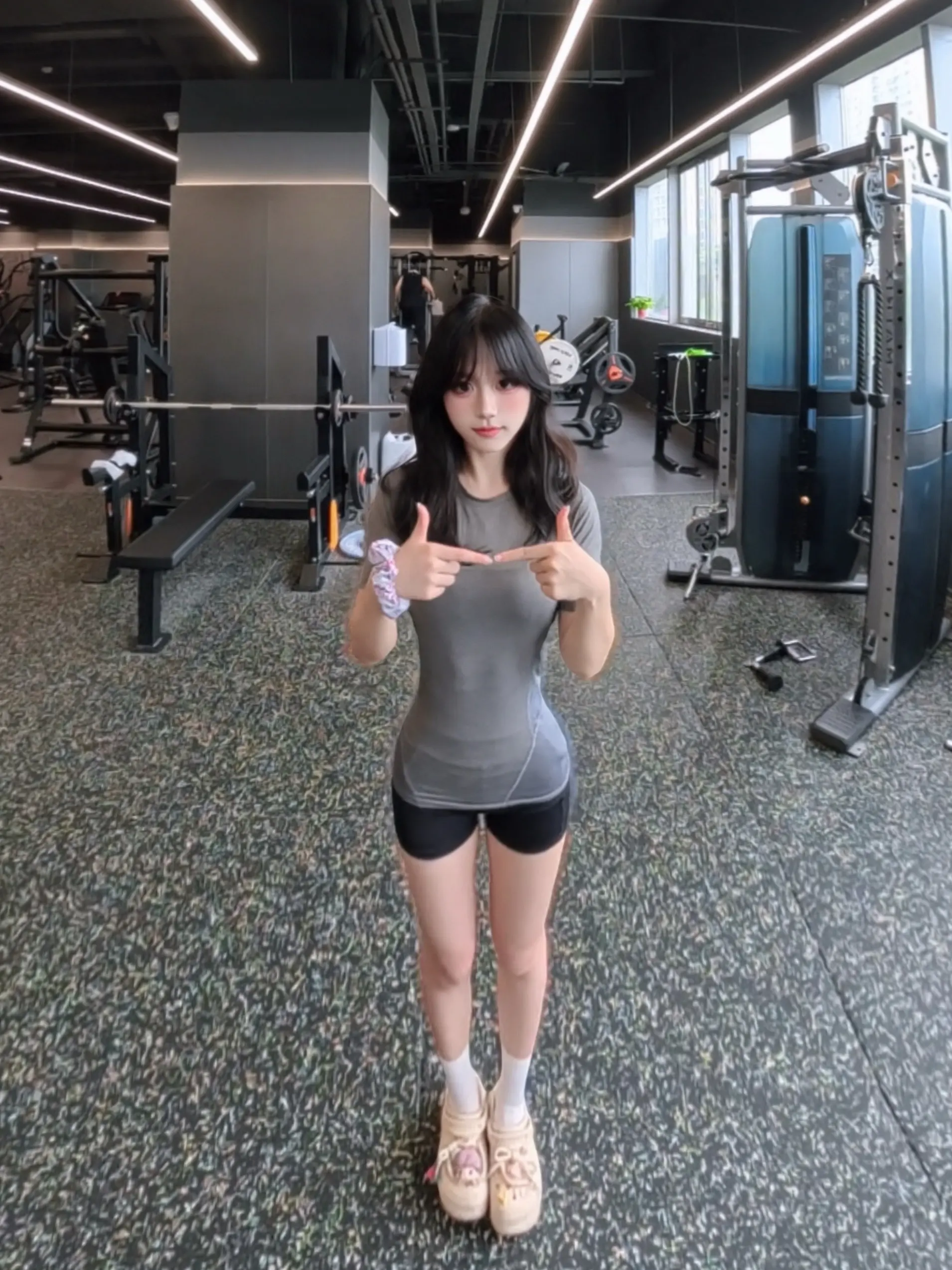 穿上衣服就看不见肌肉啦。咱们低体脂薄肌这一块 正面一般 脱衣背面绝了？...