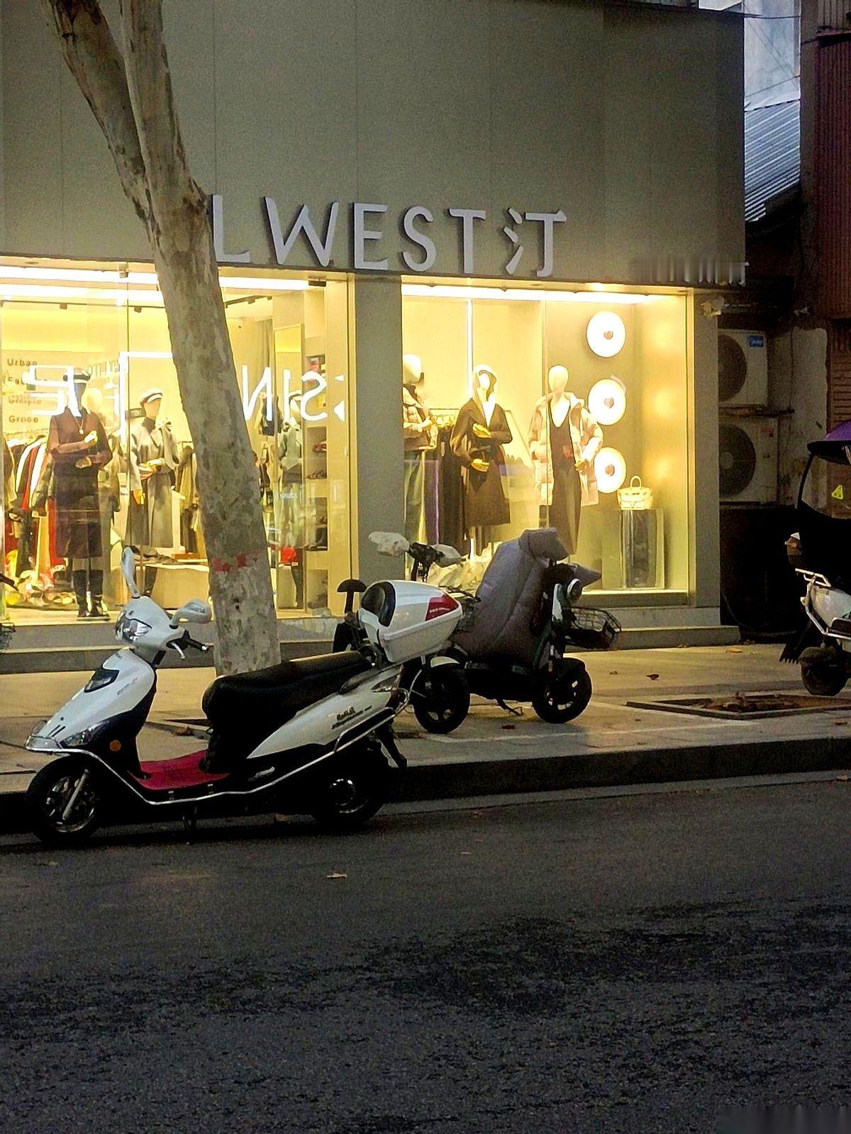 二十万，买个媳妇，再搭上俩别人家的孩子。一个五六岁的儿子，一个八九岁的闺女。