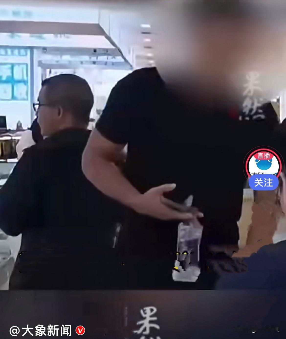 近日四川成都，陈先生手机出了故障，专门送到维修店修理，为了方便师傅排查问题，陈先