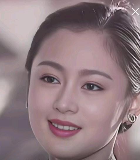 陈红和赵明明谁更美？陈红被称为国内女演员中最美的，大家来看看同时19岁的陈红和赵