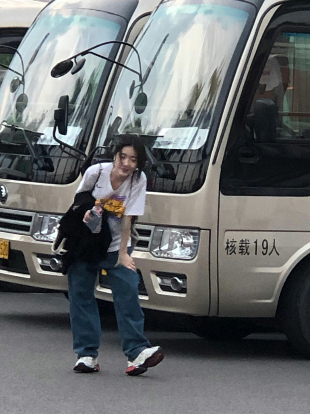 搁朋友租房这住了八天了该怎么感谢啊人她也找工作我也找工所以她就说让我跟她住一起先