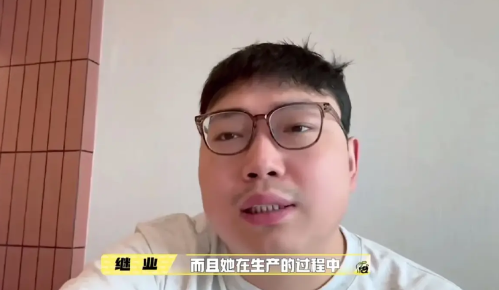 《脱口秀和他的朋友们》第二季同样是退赛，一个被表扬，一个被骂的很惨。继业因为老