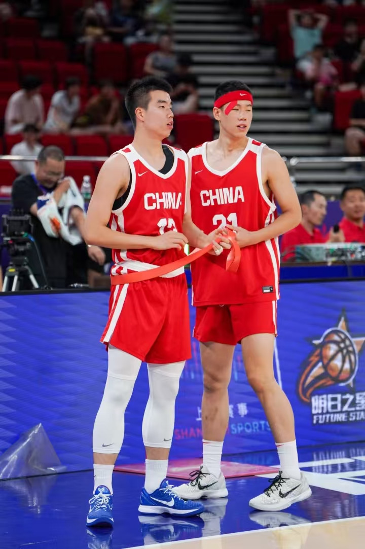 上海男篮不仅一队阵容雄厚，青训更是人才辈出，上海双子星闪耀U16国青