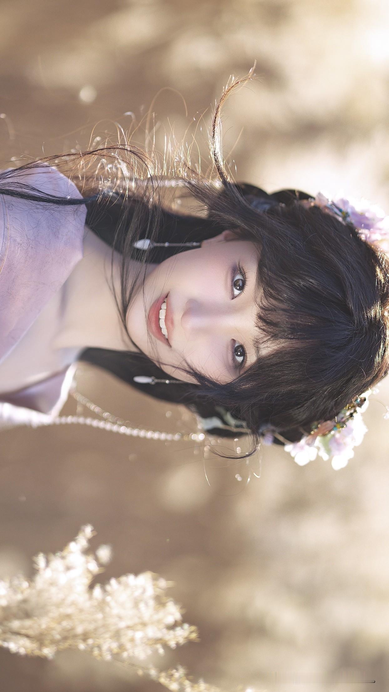 东方汉服｜东方佳人阳光洒在发梢，少女笑意盈盈。古风少女写真春日花海打卡古装造