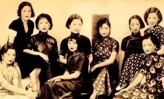 1926年，剥皮将军张宗昌终于如愿以偿，霸占了美人陈佩瑜。新婚之夜，张宗昌下令把
