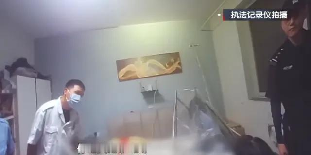 北京朝阳，男友另寻新欢，女子喝了一斤白酒配头孢后，突然起身走向窗户，没成想一下翻