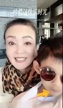 刷到张兰带着小箖箖直播的片段，笑到打鸣！不让拍小小汪宝？人家直接把另一个小宝贝领