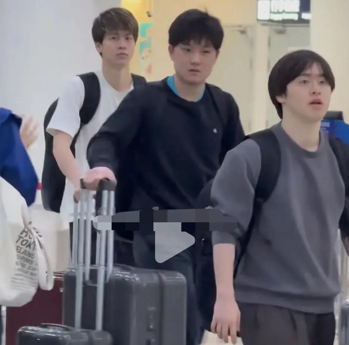 澳门世界杯打完，张本智和一家随队回国了。4月6日那趟航班上，他和妹妹张本美和看上