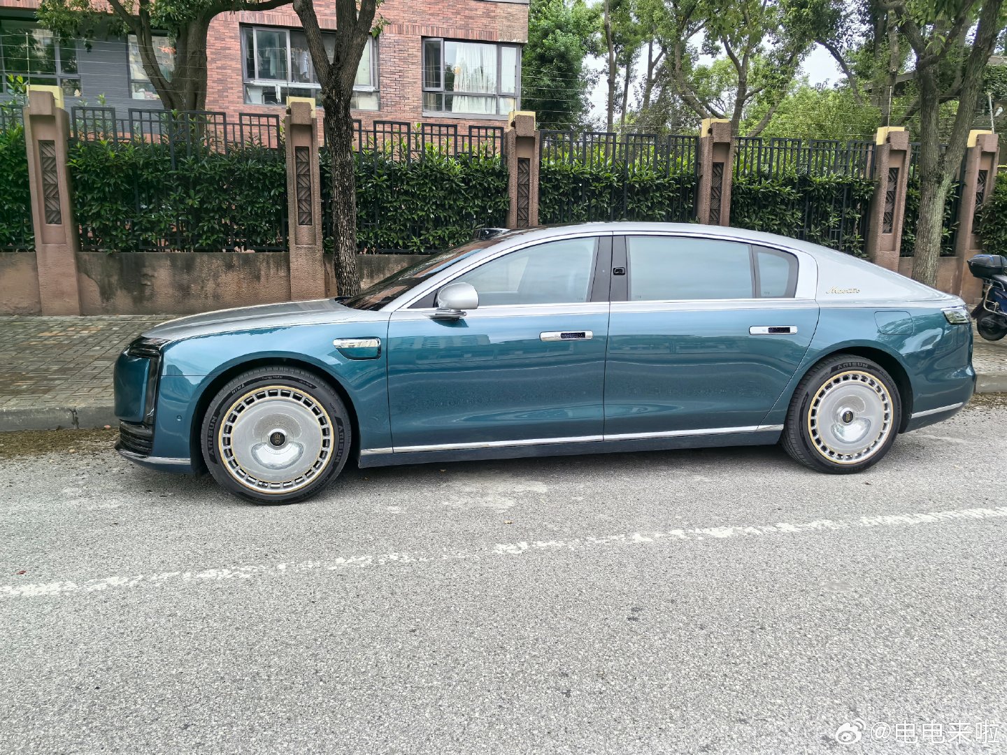 今天接台新车，尊界S800[doge]​