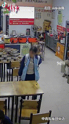山东淄博一家灌汤包小店，老板本打算晚上早早关门歇业，转头看见女孩准时进店吃饭自习