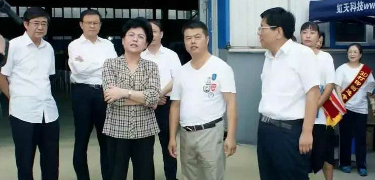 站在领导身后，这种姿势是不是不专业？