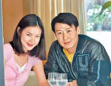 乐基儿二度离婚后首谈黎明:没联系了儿子是双方共同抚养近日，44岁模特乐基儿二