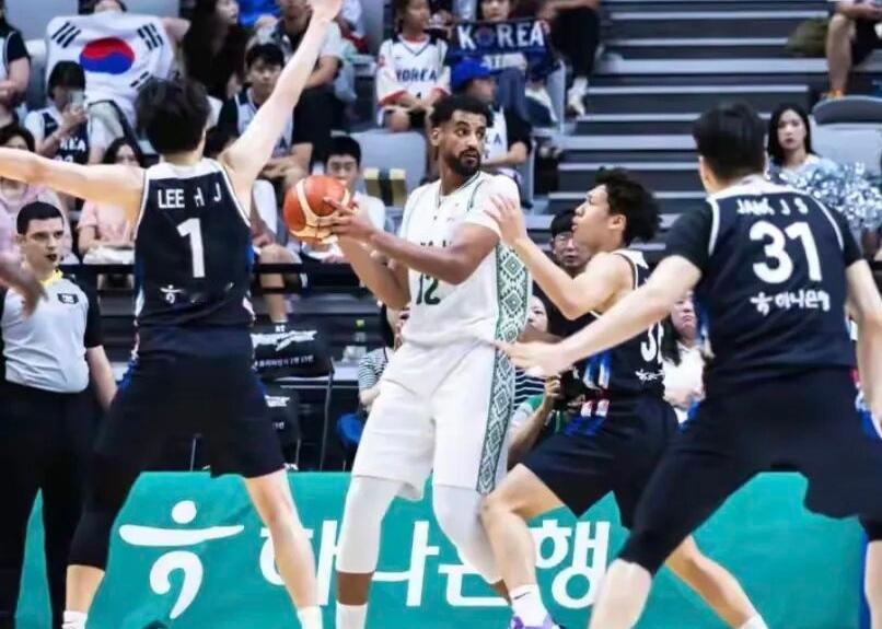 三人两度入选最佳阵容，世预赛内线群星闪耀中国男篮杨瀚森、日本男篮八村垒、沙