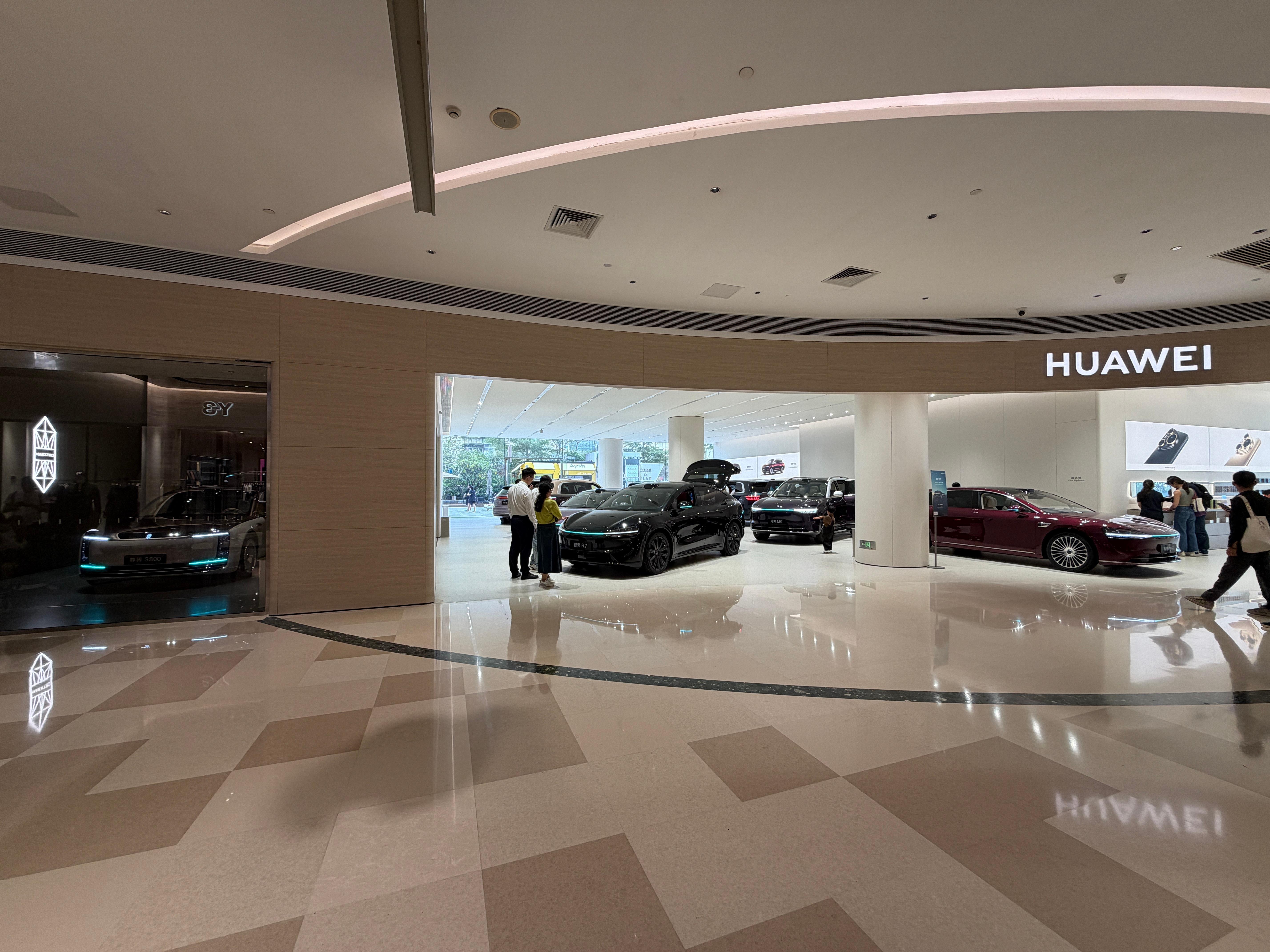 华为不造车，店里全是车。[doge]​​​