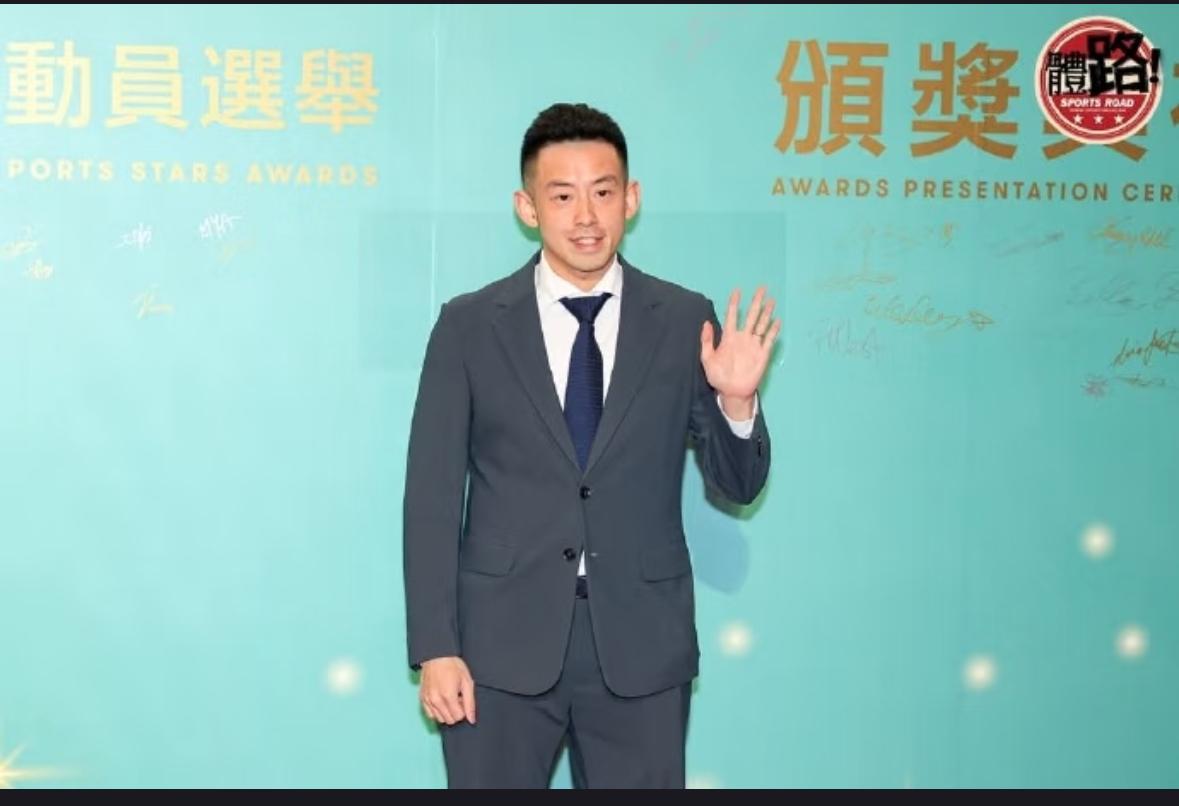 黄镇廷获得香港杰出男运动员奖后哽咽发言：很高兴大家都在支持我，获得香港杰出男