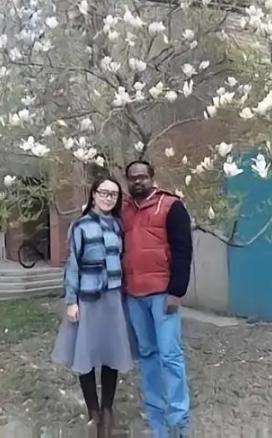 最近网上疯传一种“印度链式移民”套路：拿不到中国国籍，就先靠结婚“锚定”，然后像