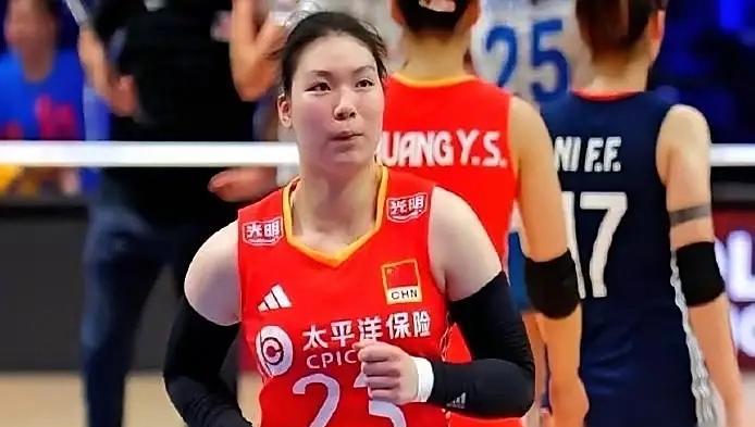 这几天张籽萱又回到了U19女排，再一次让副攻陈晓辉和郭中楠“血脉觉醒”，人们津津