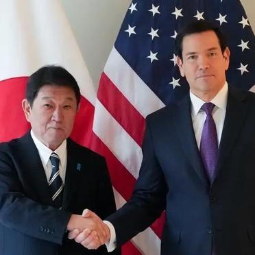 日本外相茂木敏充刚下飞机，就发了一篇长文。他说国际秩序正经历战后最大的结构性变